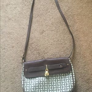 Adorable Tommy Hilfiger crossbody Bag